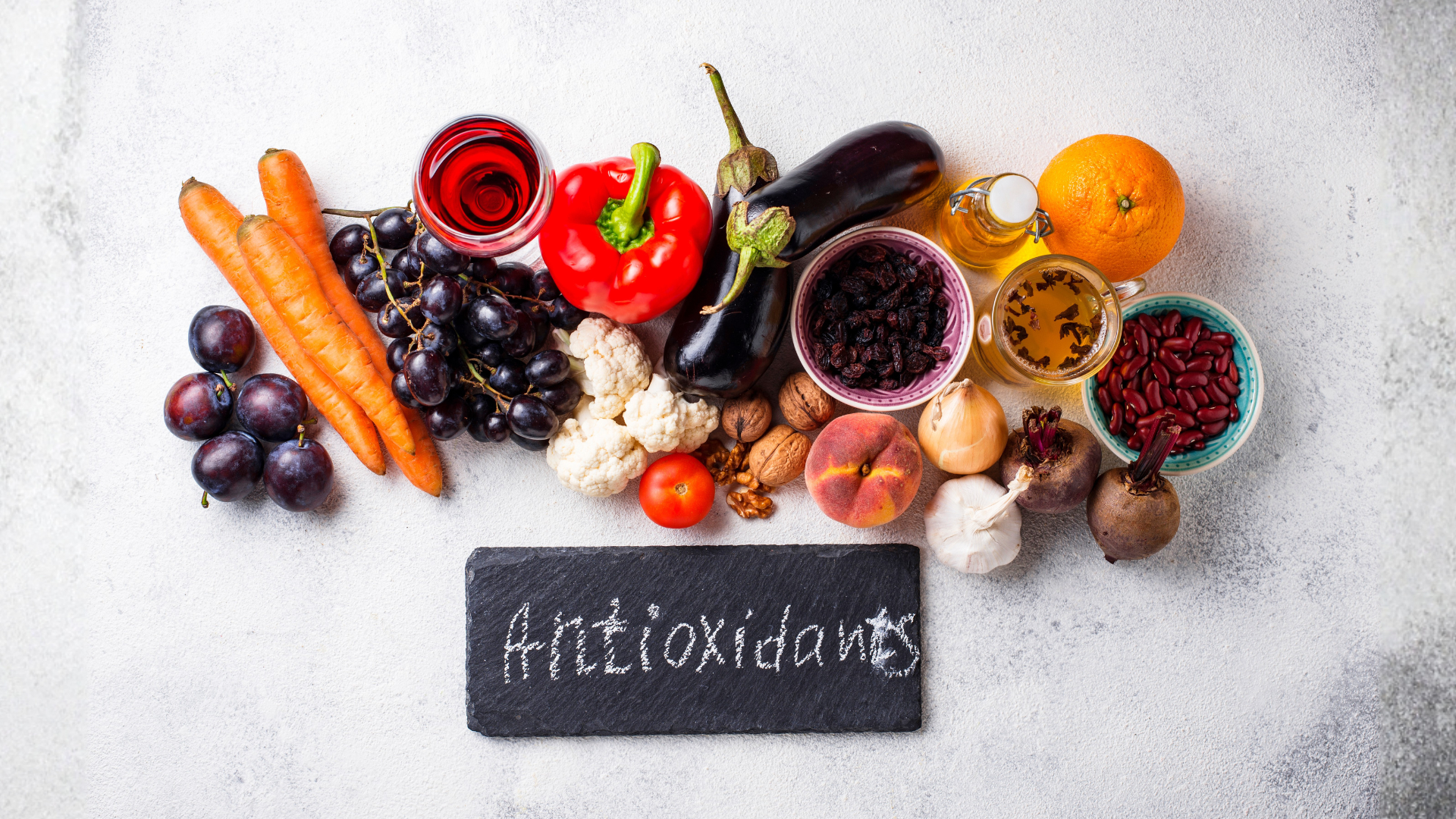 Various food items above a chalkboard on which is written "Antioxidants".
